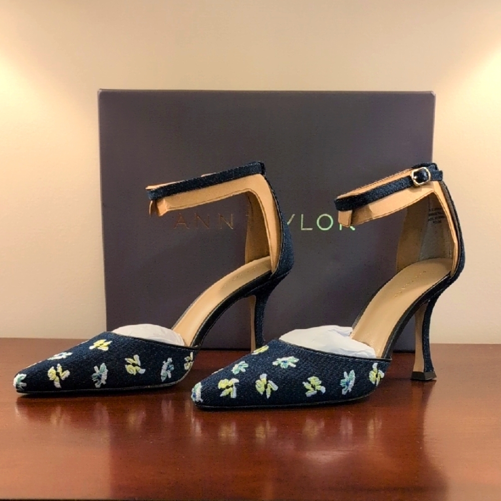 Host Pick🎉 FABULOUS ANN TAYLOR Denim EMBROIDERED Ankle Strap Pump👠